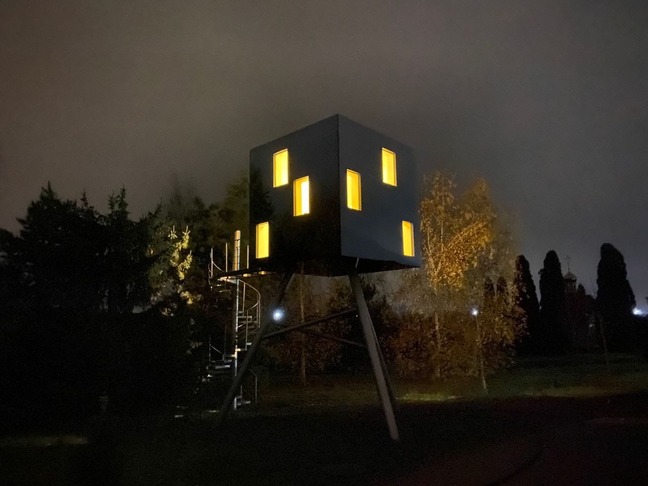 Mirror cube at night light