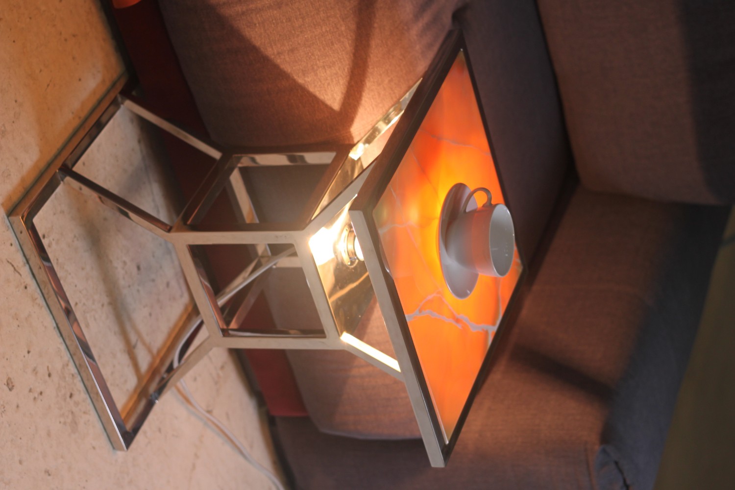 Кофейный-прикроватный столик-светильник "Hourglass" 2