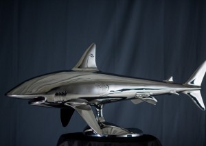 Скульптура акулы из нержавеющей стали