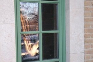 Узкое окно со шпросами